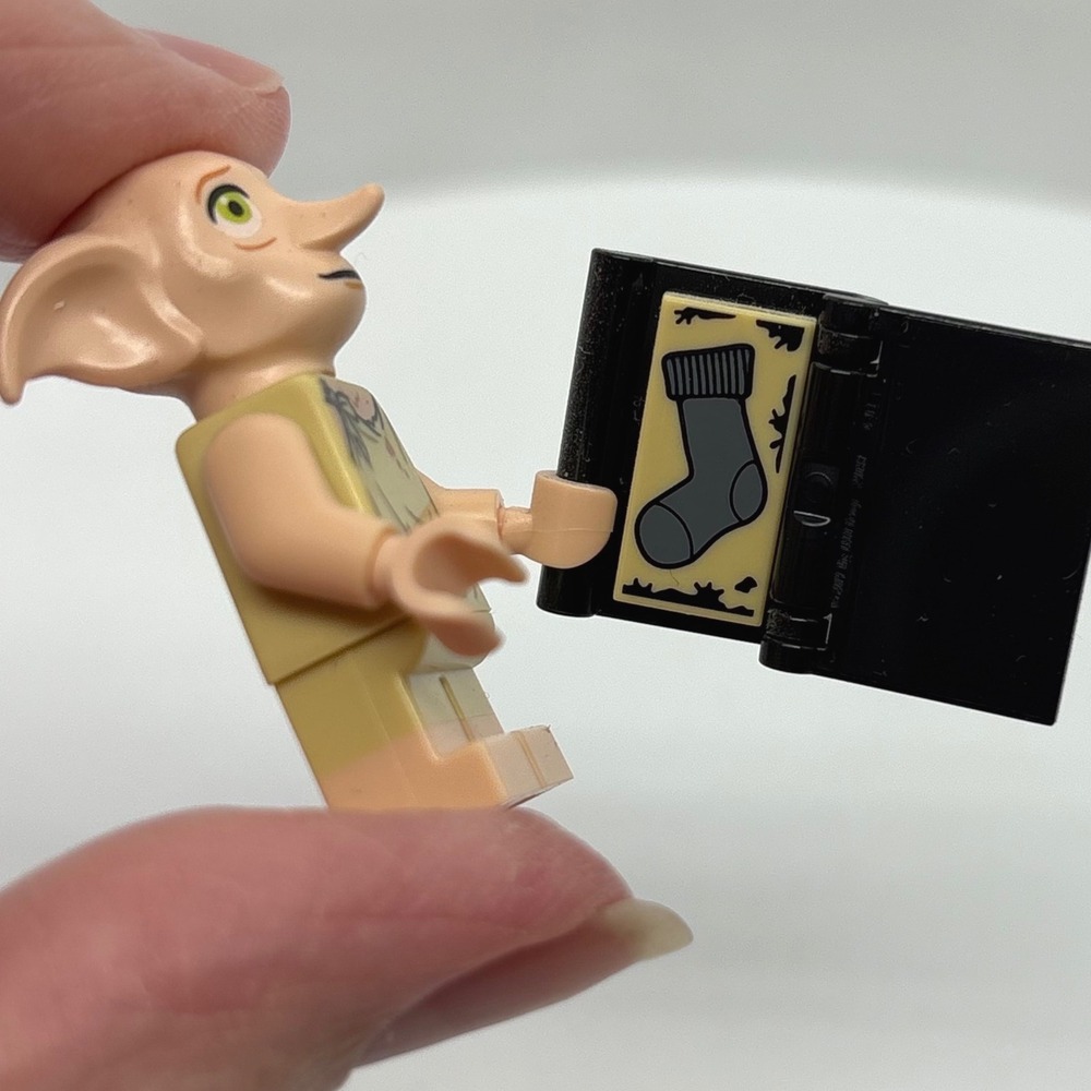 LEGO Harry Potter 71022 Dobby Minifigure with Diary and Sock Accessory 2018 - Picture 3 of 7